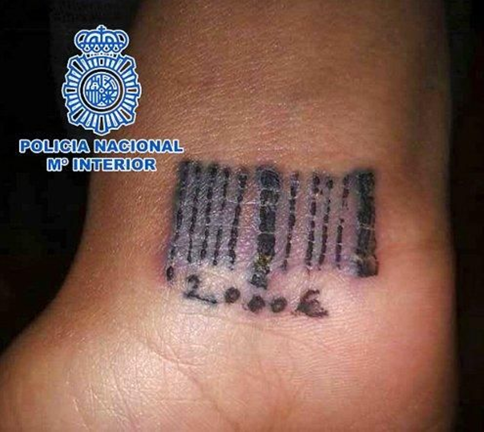 Detenidos dos clanes de proxenetas que tatuaban códigos de barras a mujeres