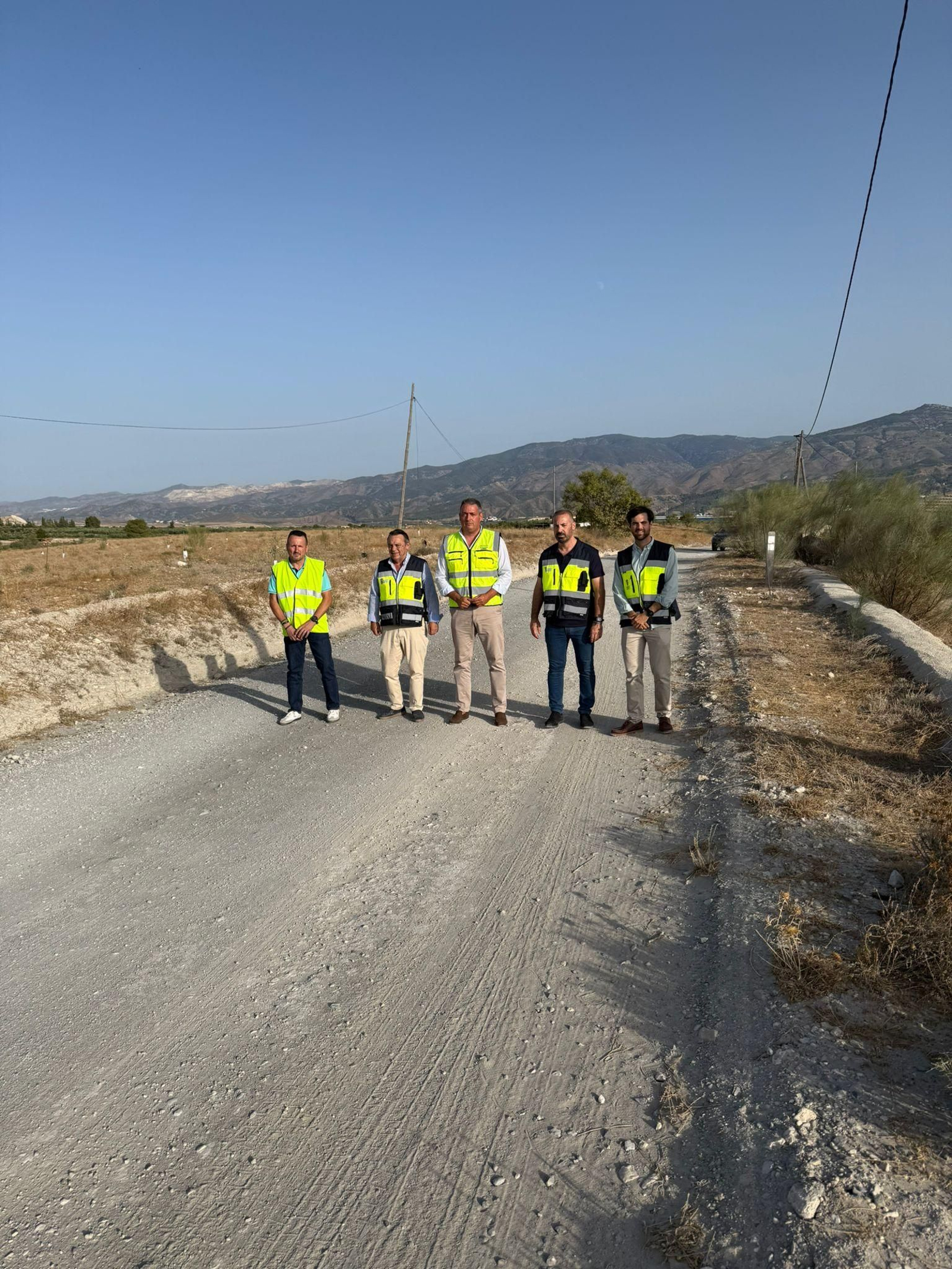 Visita a la vía rural que une ambos municipios.
