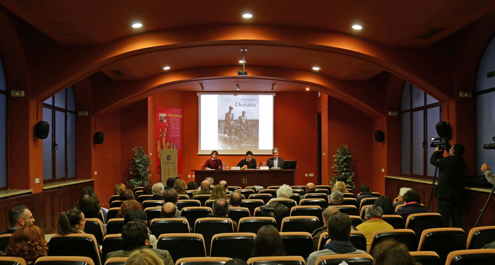 Conferencia de apertura ayer del investigador Jorge Molina en la sede de la Fundación Bonald.