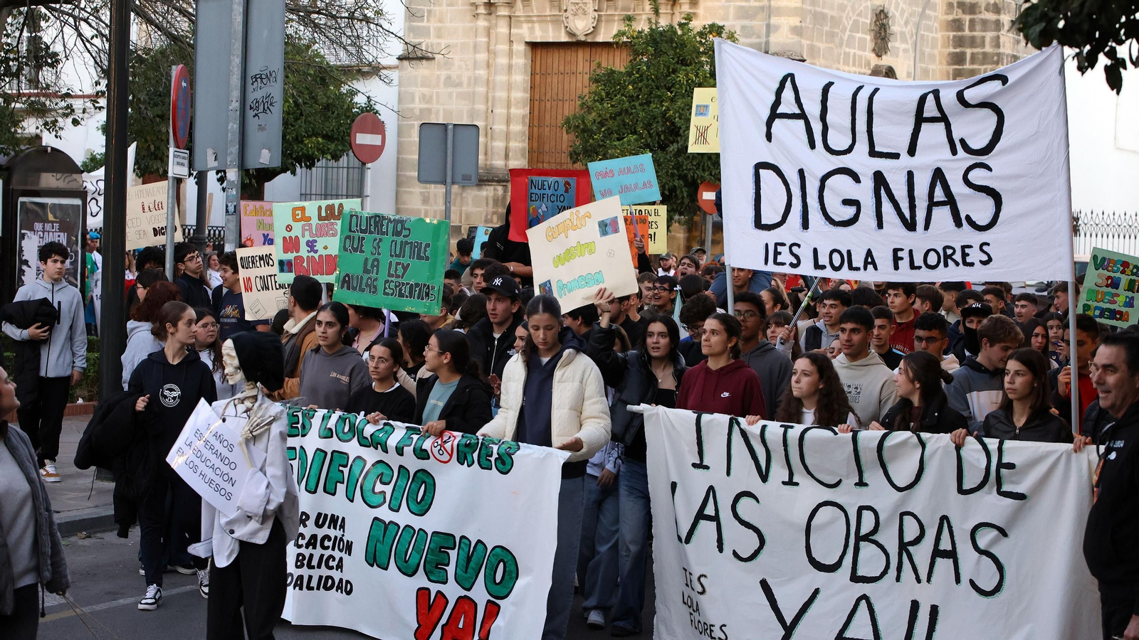 Imágenes de la manifestación del IES Lola Flores contra las prefabricadas en Jerez
