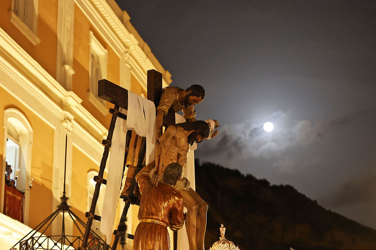 Las fotografías del Vía Crucis de las Hermandades de Huelva