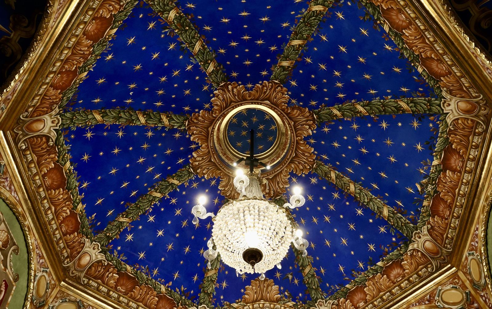 Decoración pictórica de la antesala del camarín de la Virgen de la Esperanza