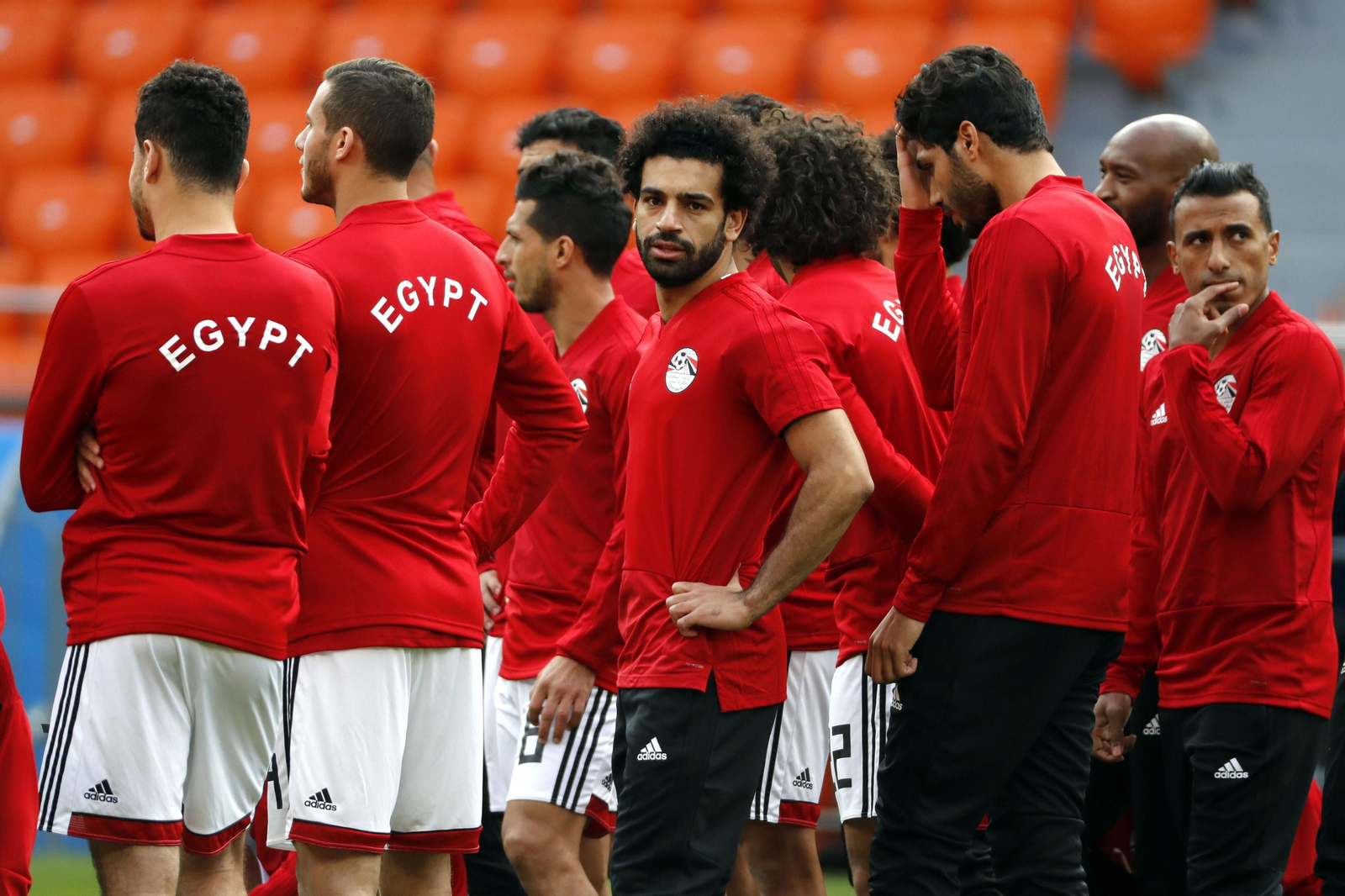 Mohamed Salah parece posar para los fotógrafos en el Ekaterimburgo Arena, donde se entrenó ayer junto a sus compañeros.