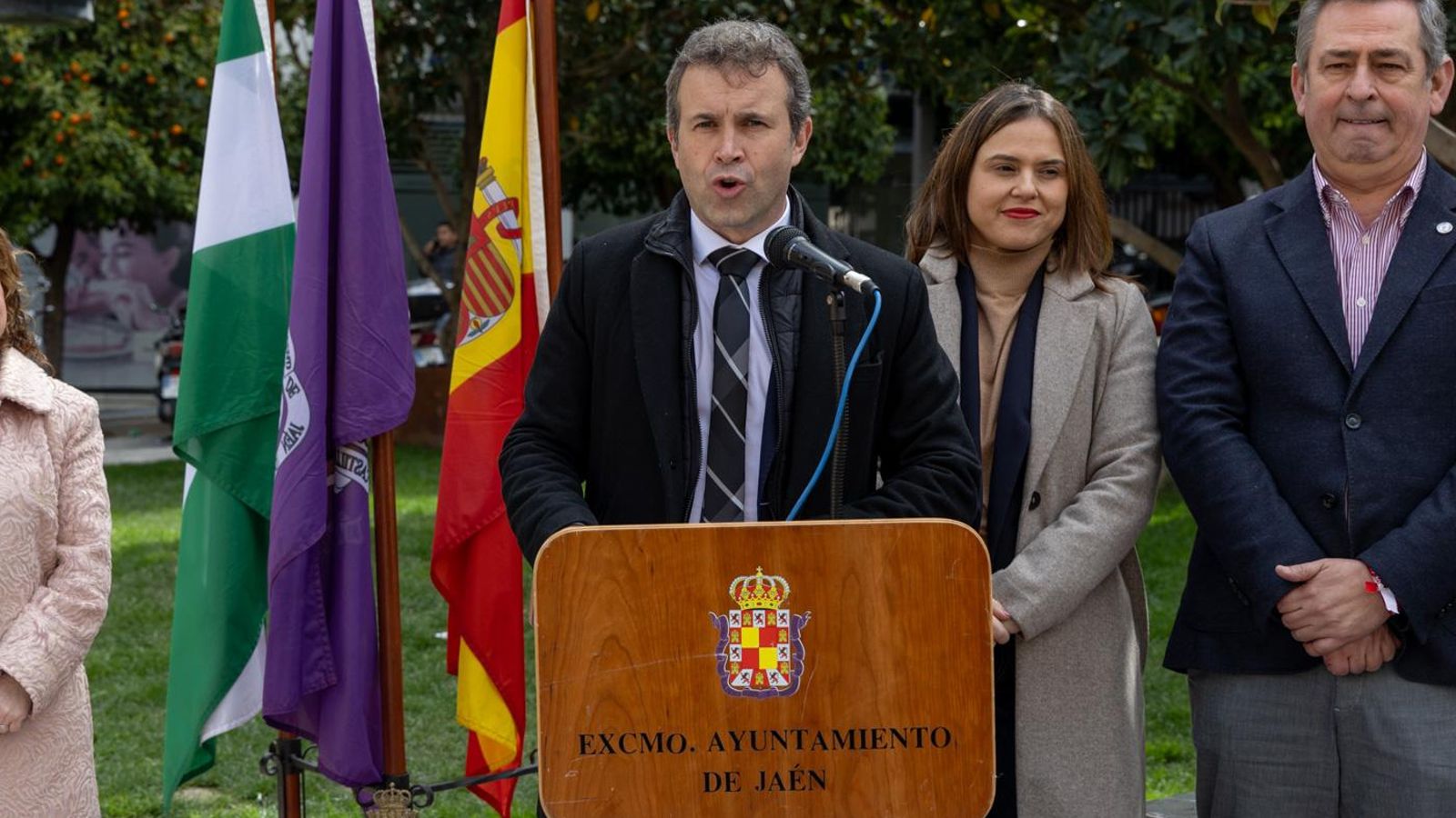 Jaén rinde homenaje a la salud mental con una escultura en la Plaza de la Libertad