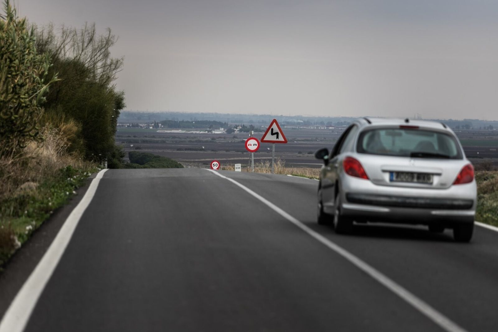 Una carretera perteneciente a la red de la Diputación Provincial de Sevilla.