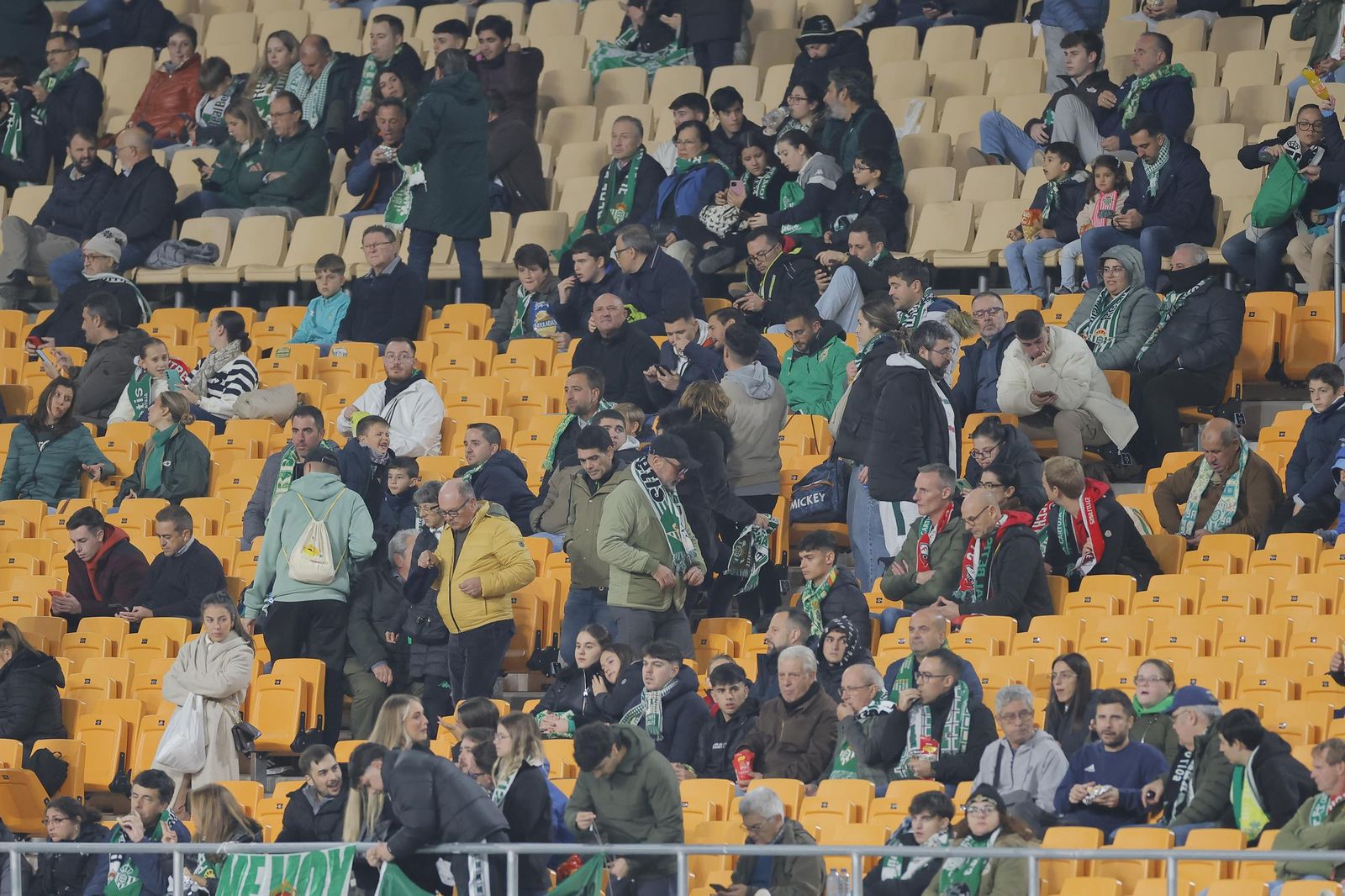 Búscate en las fotos del Betis - Utrecht