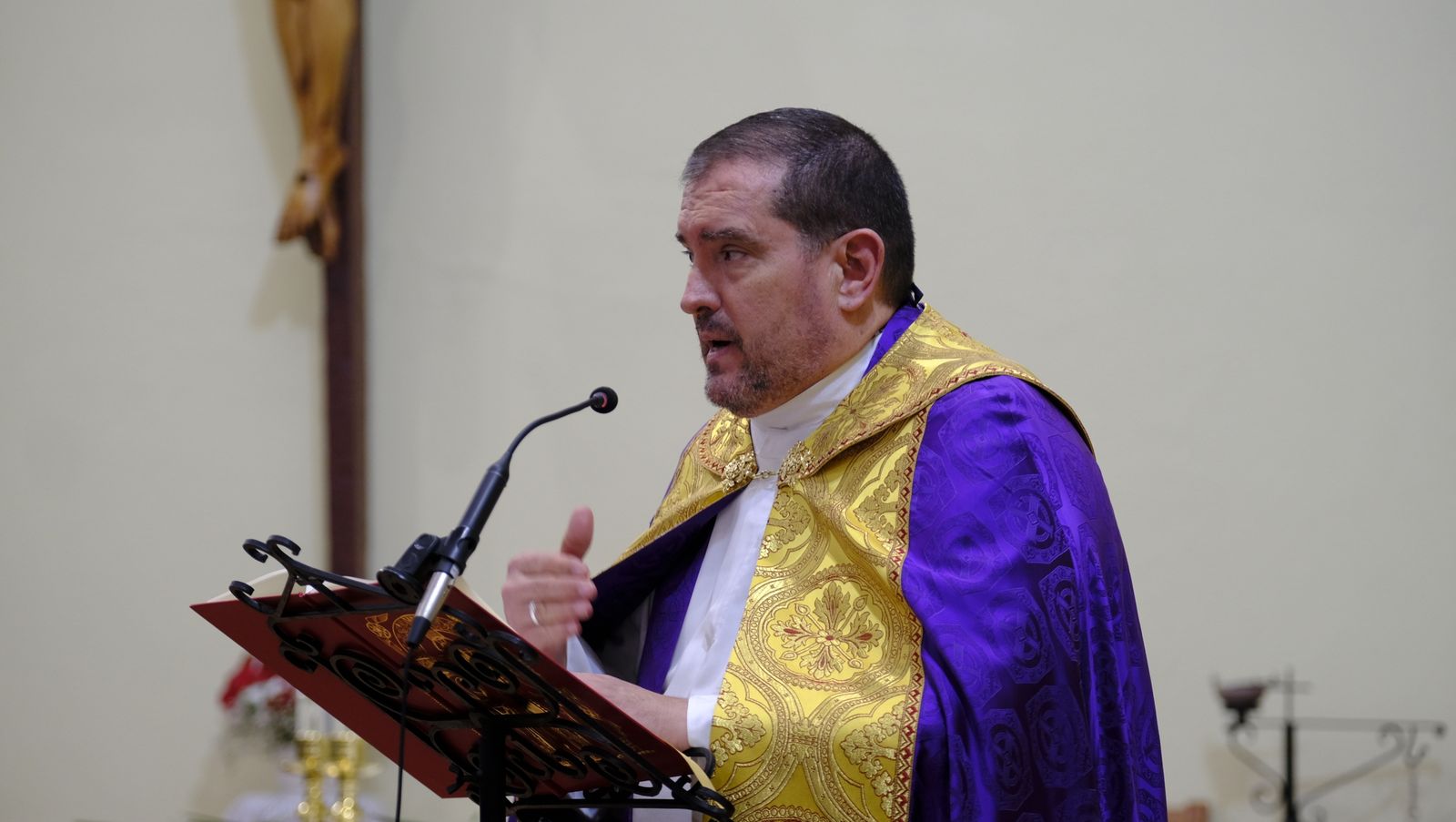 La Procesión de Los Ángeles de sobrepuso a la lluvia, en imágenes