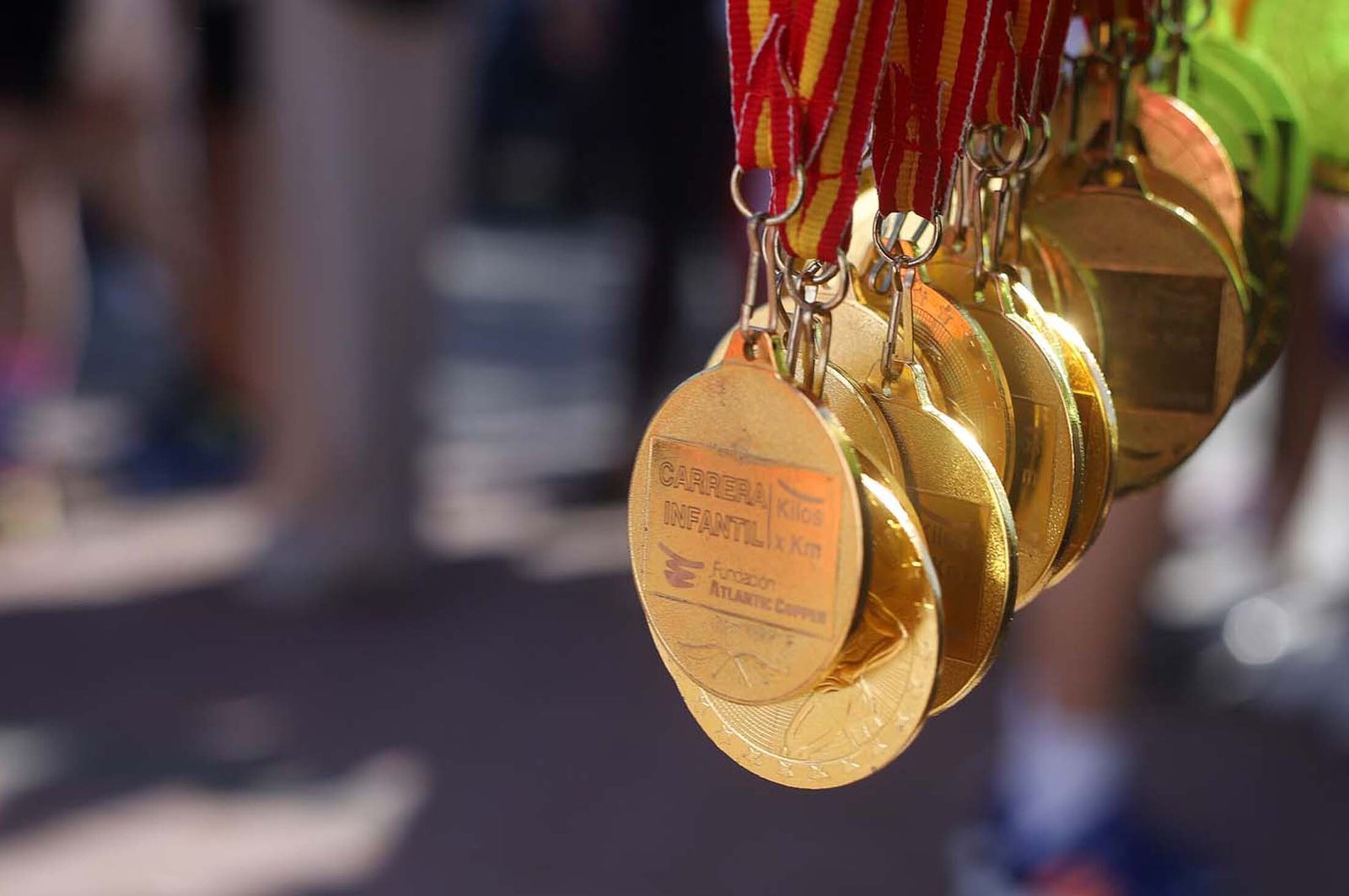 Imágenes de la carrera infantil previa a la "10K Puerta del Descubrimiento"
