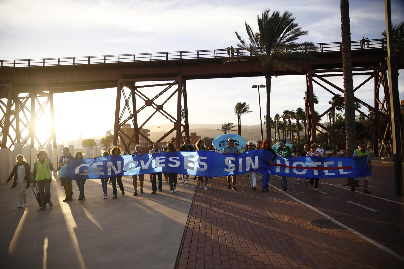 La manifestación "Genoveses sin hotel", en imágenes