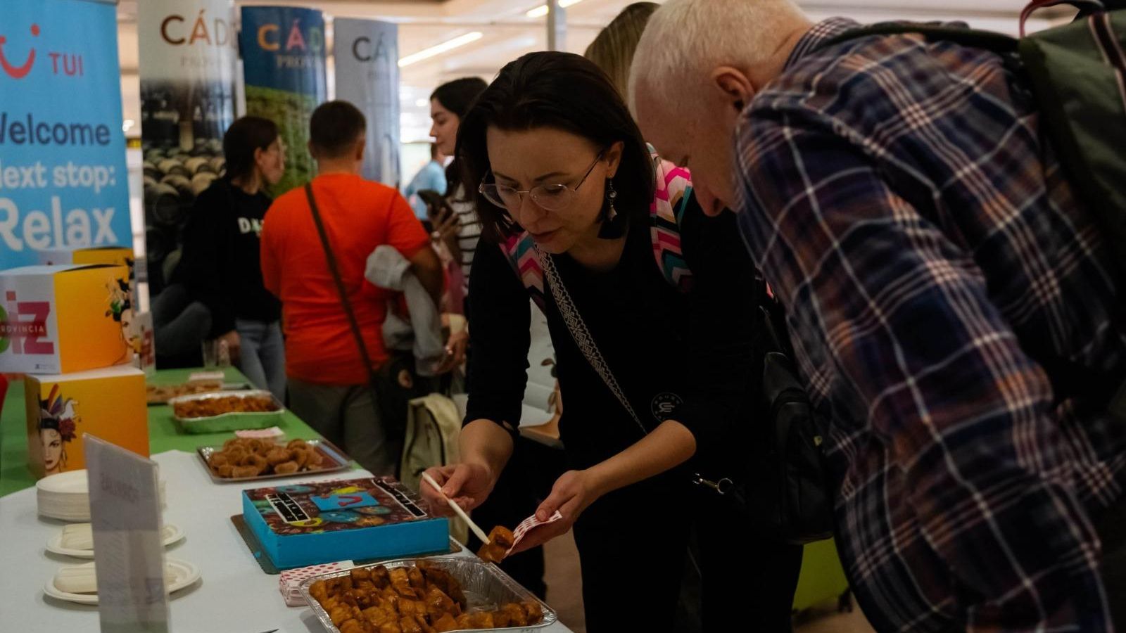 Degutación de productos típicos de la Semana Santa.