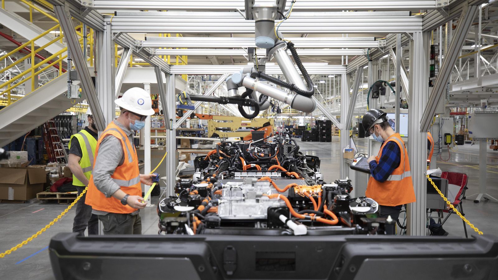 Los requisitos para ser competitivos en el mercado estadounidense van cambiando: primero los vehículos eléctricos deberían ensamblarse allí y, en el futuro, irán aumentado el porcentaje de componentes "made in USA".