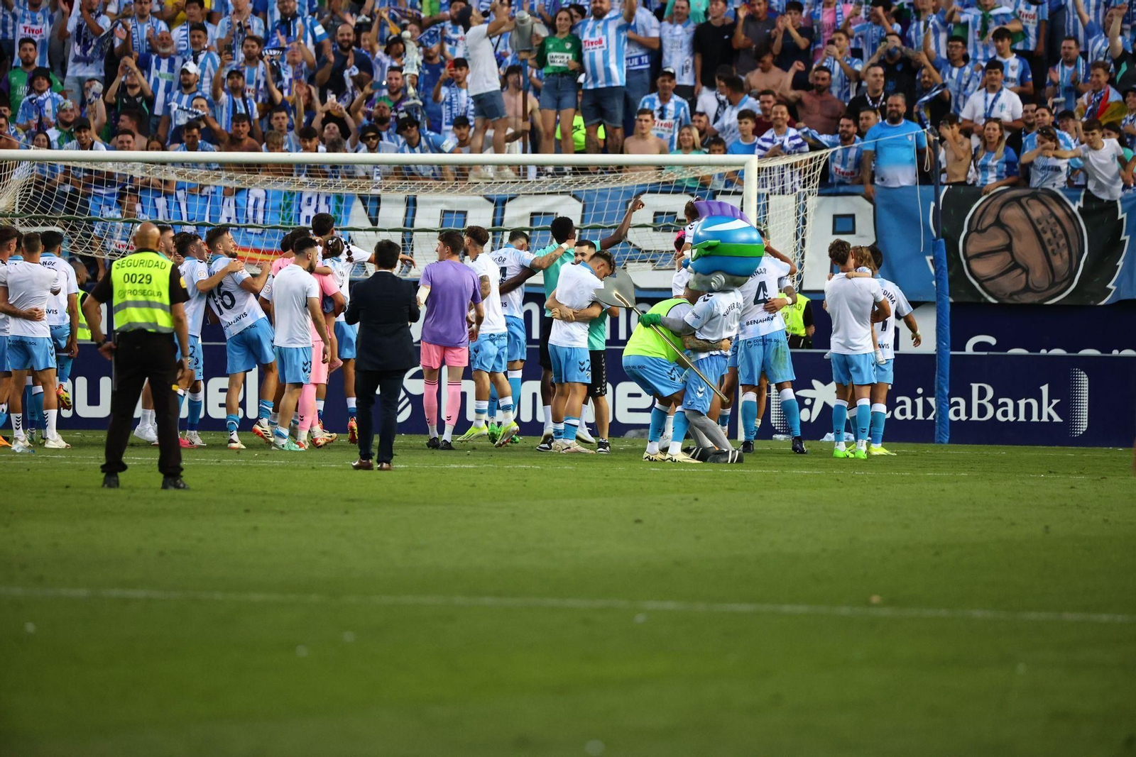 La alegría del Málaga CF tras pasar a la final, en fotos