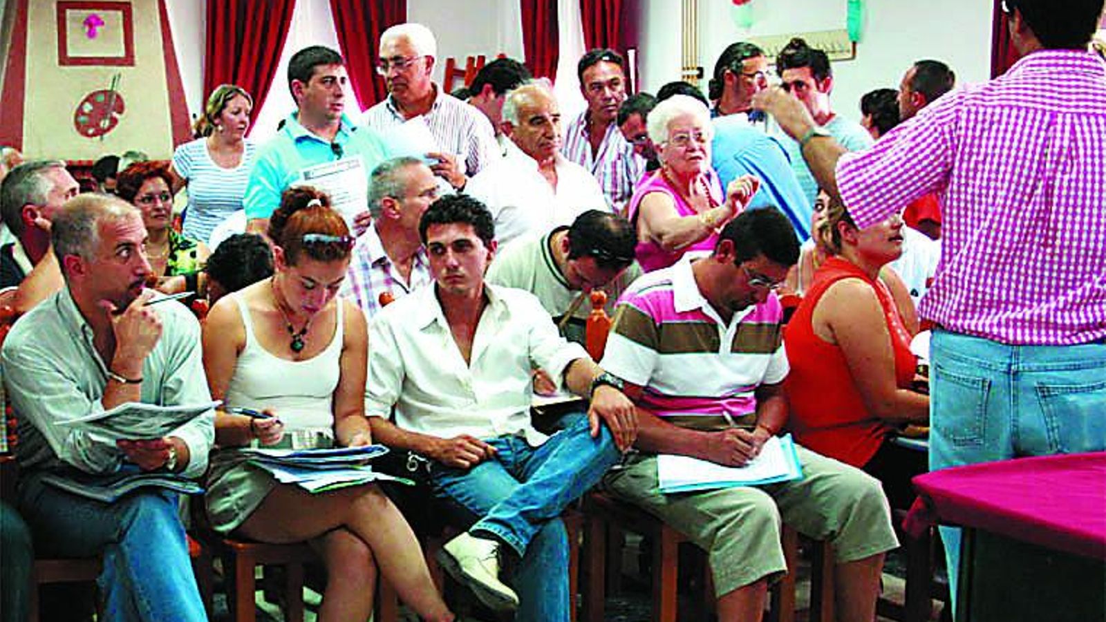 Afectados por la estafa de los sellos en una reunión en Chiclana