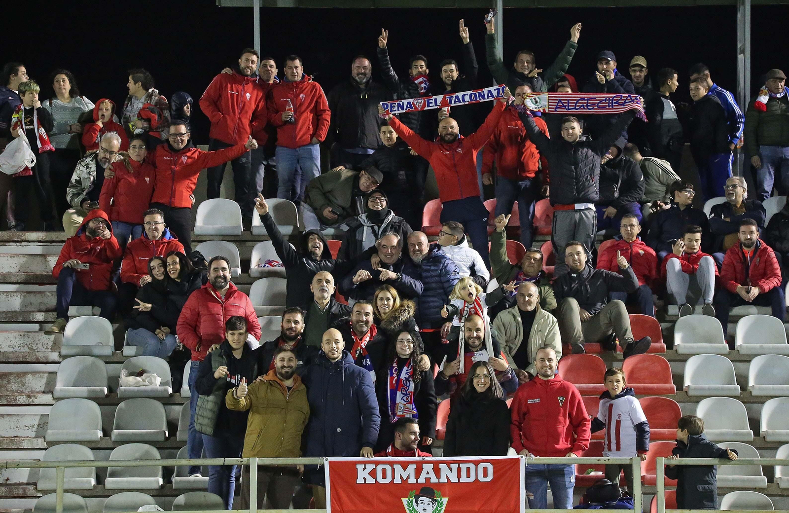 Búscate en el Nuevo Mirador durante el Algeciras - Atlético de Madrid B