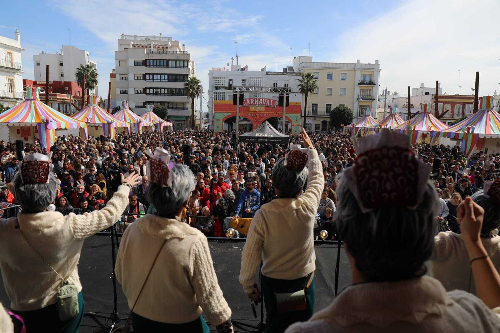 Carnaval de 2023 en San Fernando, ya con el formato e imagen de hoy en la plaza del Rey