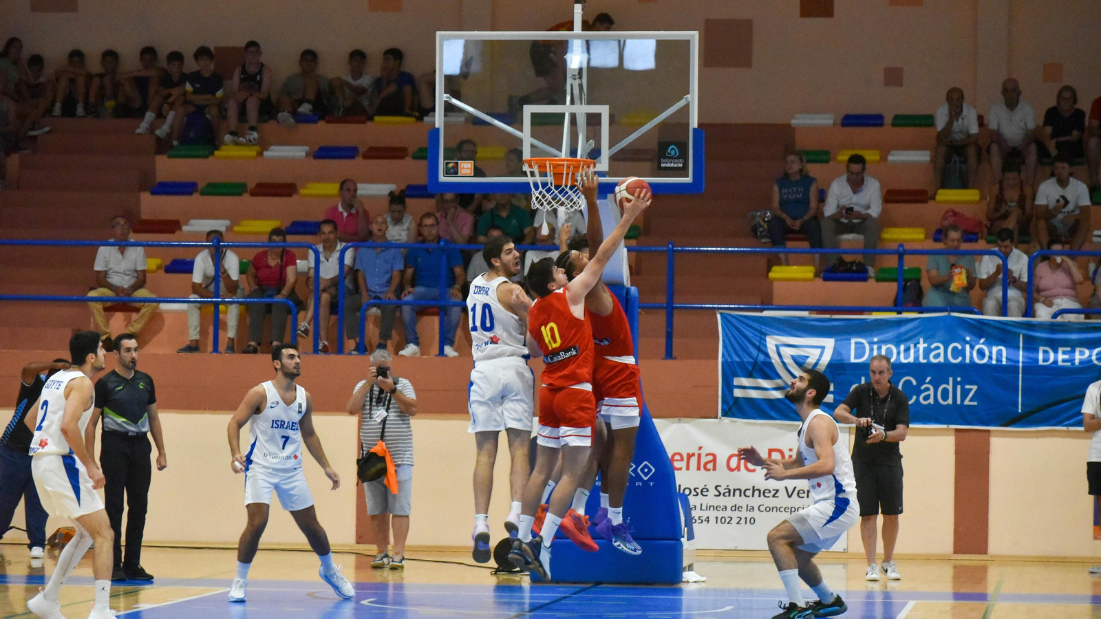 Las fotos de la primera jornada del Torneo Intenacional de Baloncesto U-20 de La Línea