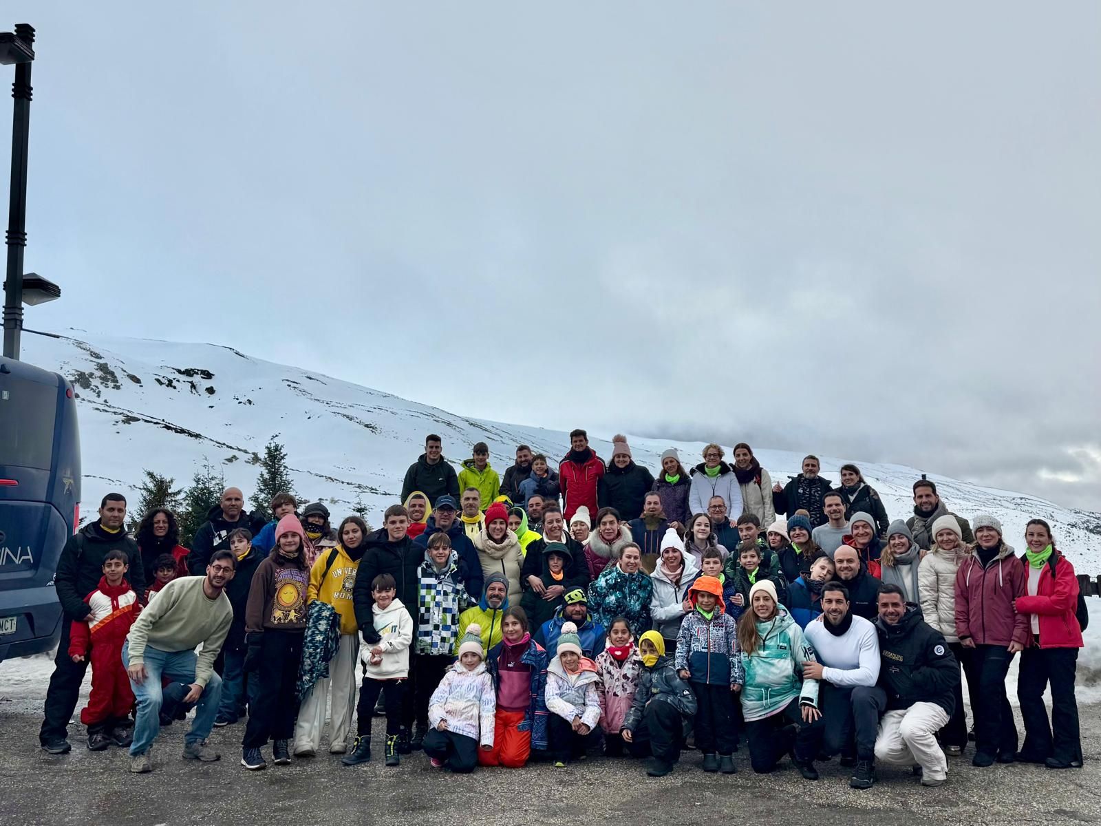Casi un centenar de abderitanos disfrutan de un fin de semana en Sierra Nevada de la mano de 'Adra en la Senda'