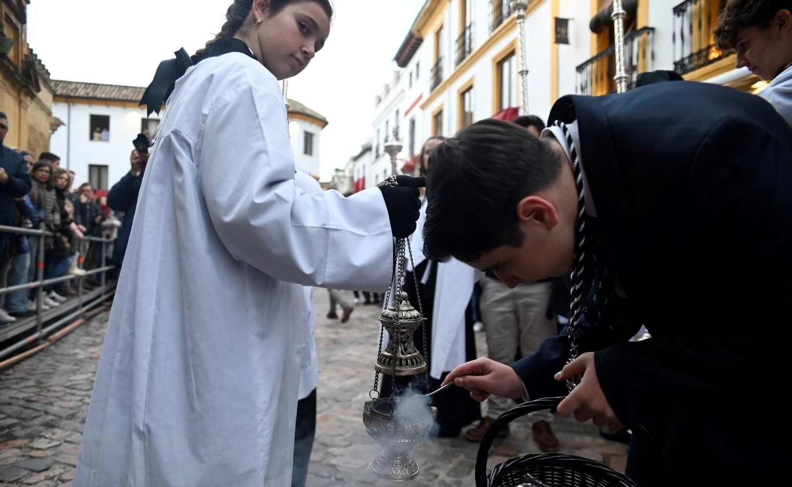 El traslado de la Hermandad del Amor de Córdoba, en imágenes