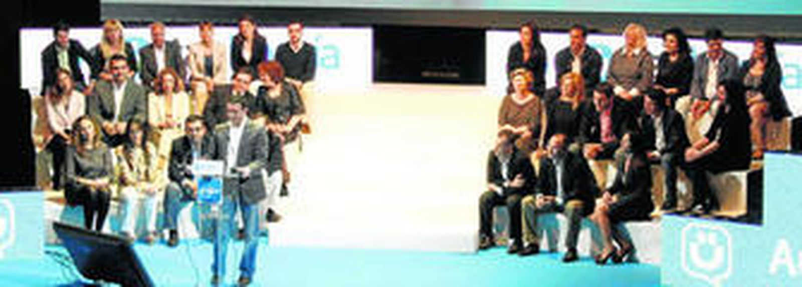 El Teatro Cervantes de Almería acogió el acto de presentación de la candidatura completa.