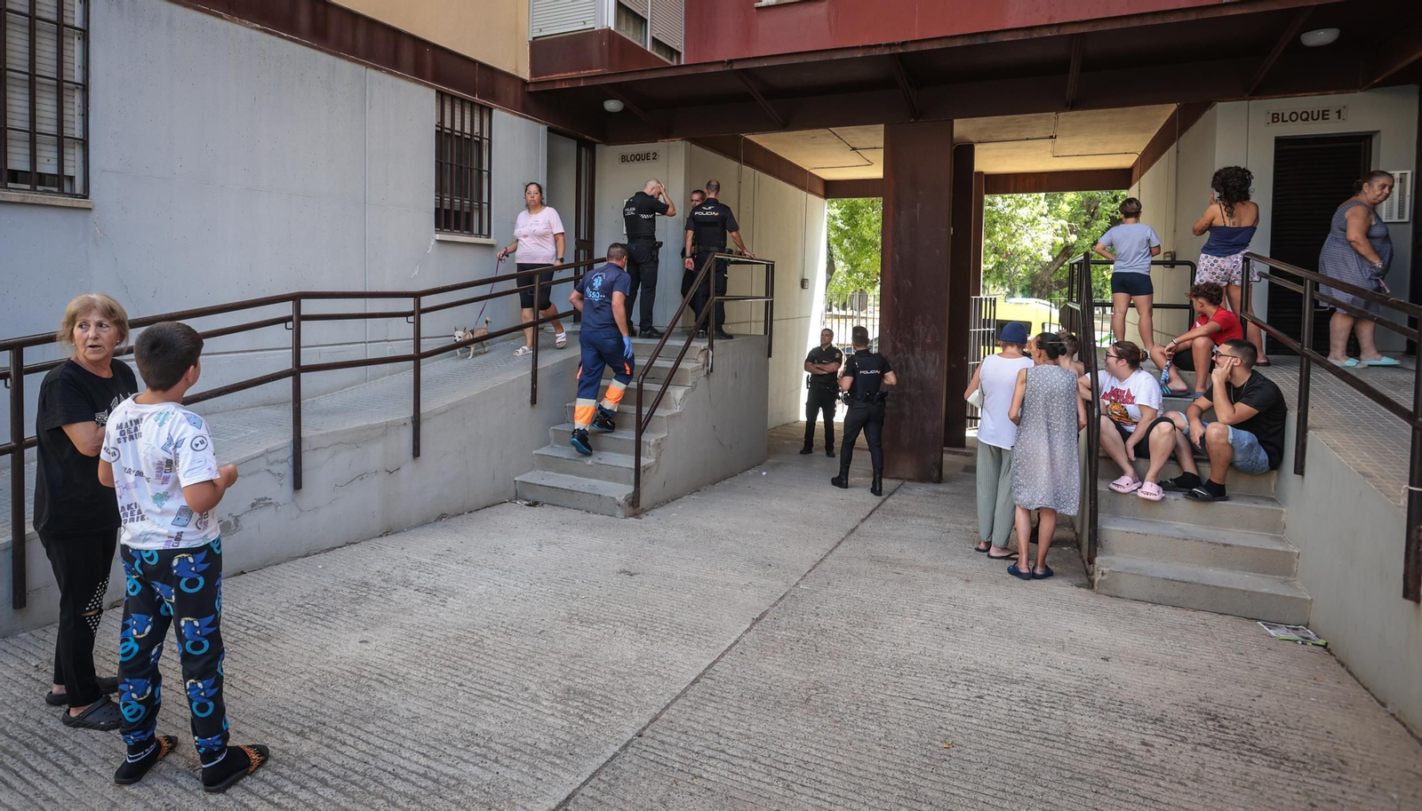 Imágenes de la intervención en un incendio en García Figueras en Jerez