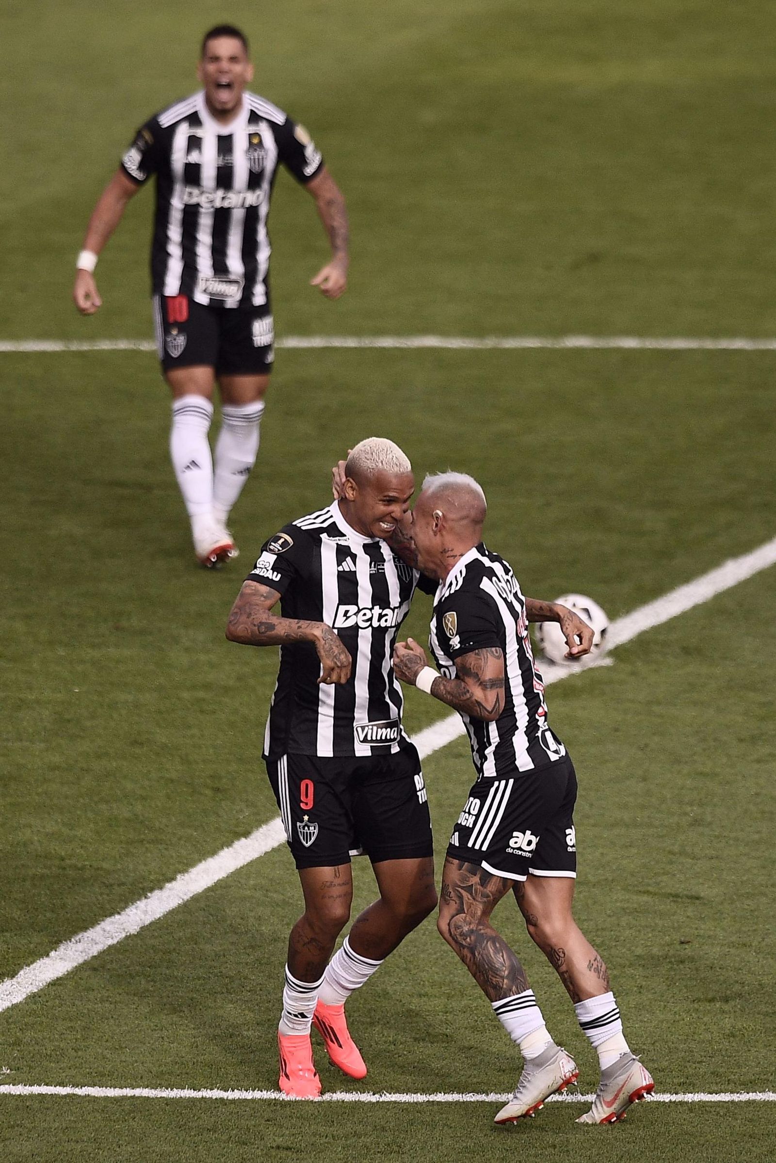 Las fotos de una final de la Libertadores histórica; Botafogo, campeón con 10, ante Atlético Mineiro