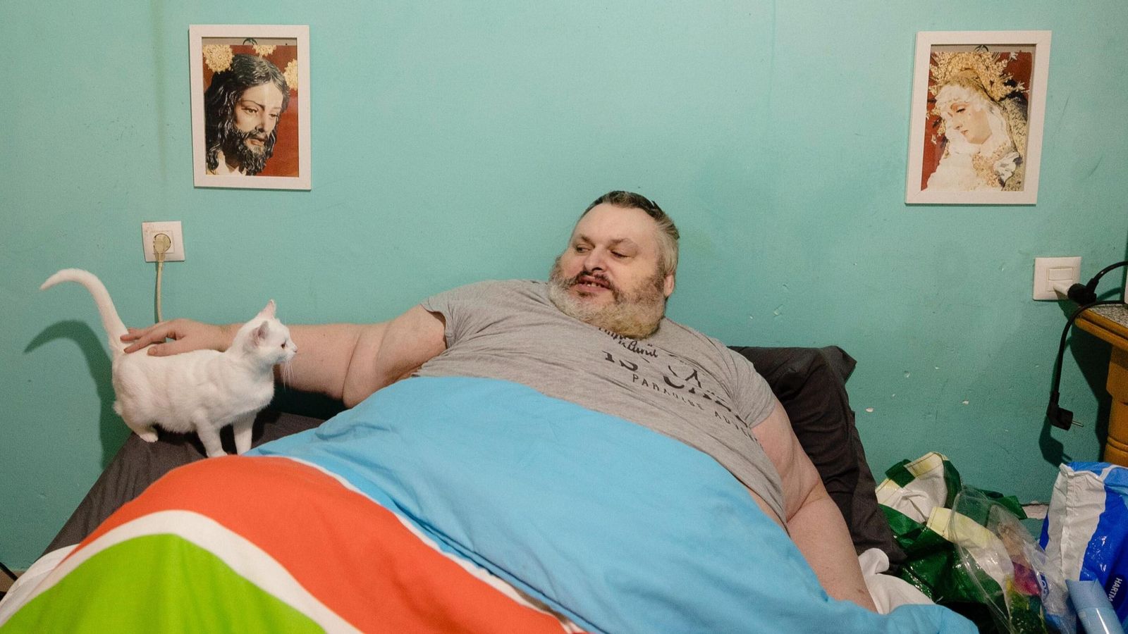 José María Fernández, en la cama en la que lleva postrado casi cinco meses por su obesidad mórbida.