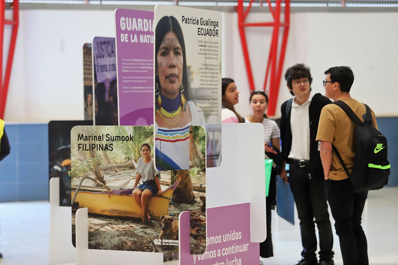 Imágenes de la exposición 'Ellas son la revolución' en la Universidad de Huelva
