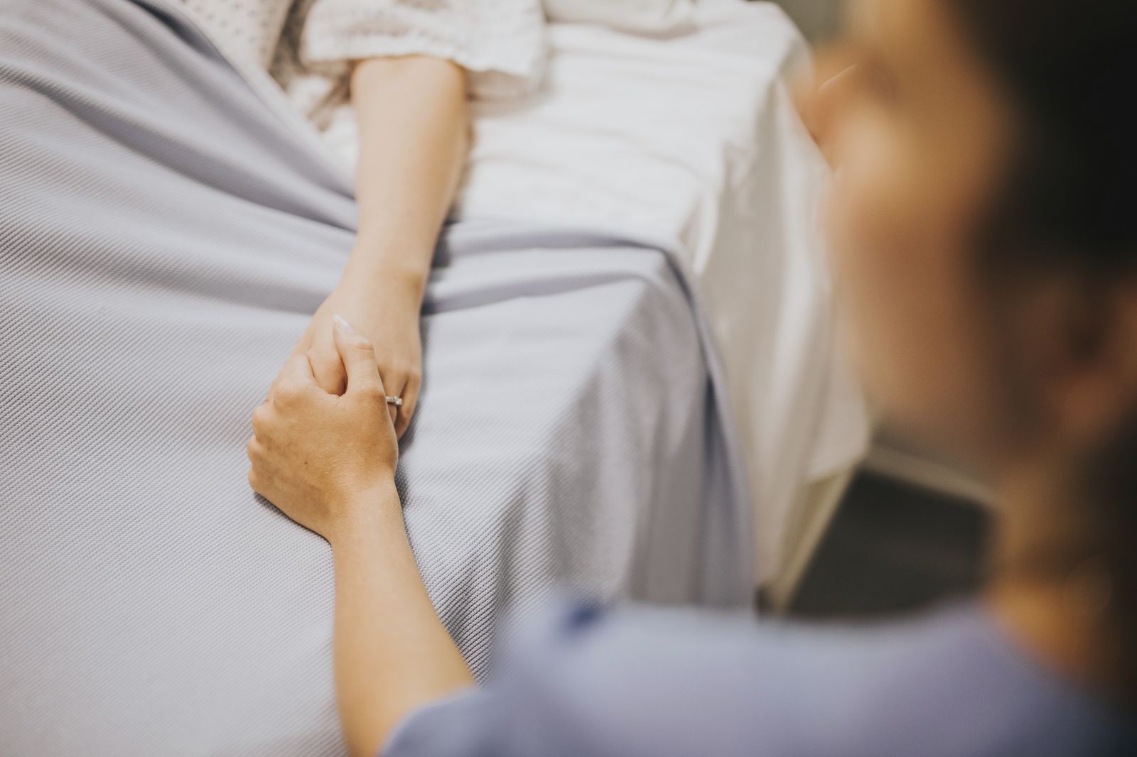 ¿El nuevo permiso hospitalario de cinco días es el mismo si el familiar está en otra provincia?