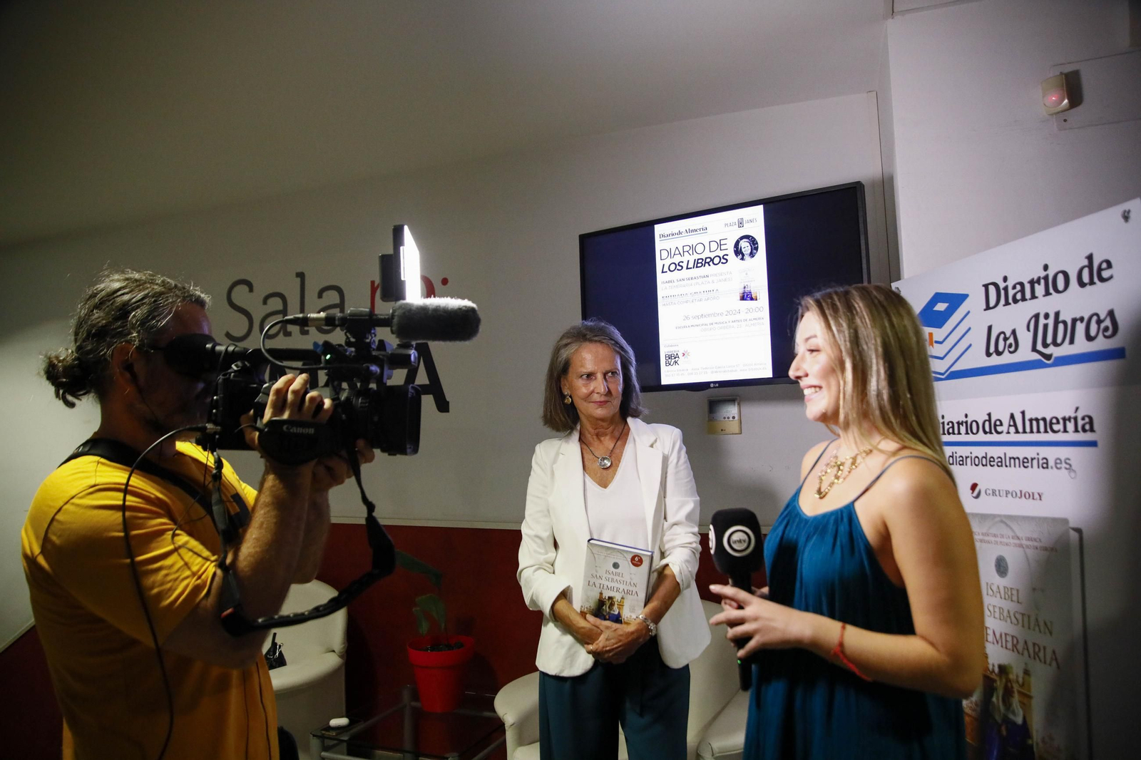 Las imágenes del diario de los libros con Isabel San Sebastián