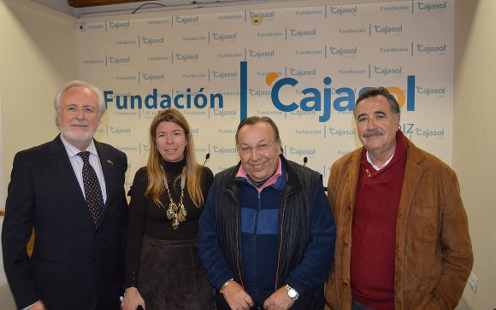 Enrique Montiel, María del Mar Díez, Paco Cepero y el escritor Jesús Maeso.

Foto: Ignacio Casas de Ciria
