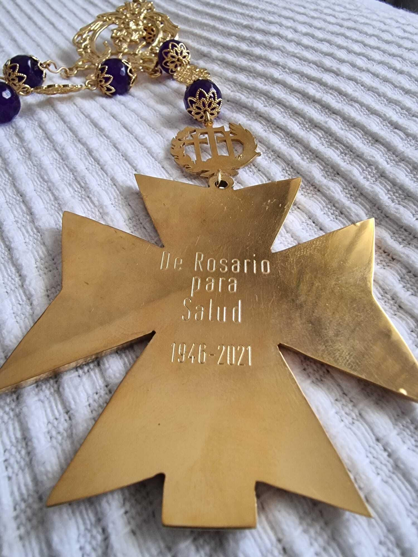 Detalle del rosario que la cofradía del Perdón ha regalado a la Virgen de la Salud, de Sanidad.