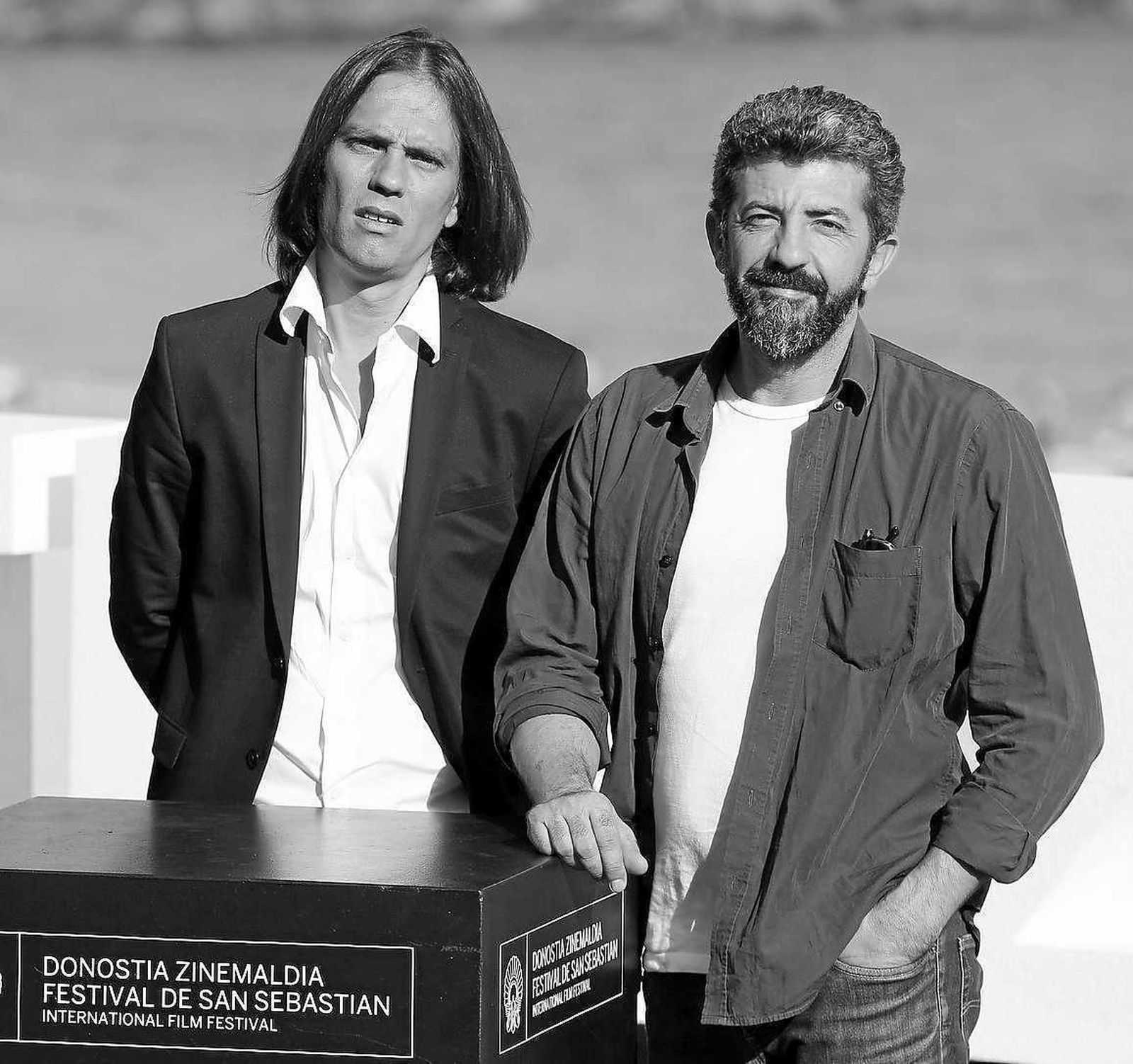 Rafael Cobos y Alberto Rodríguez, ayer en el Festival de San Sebastián.