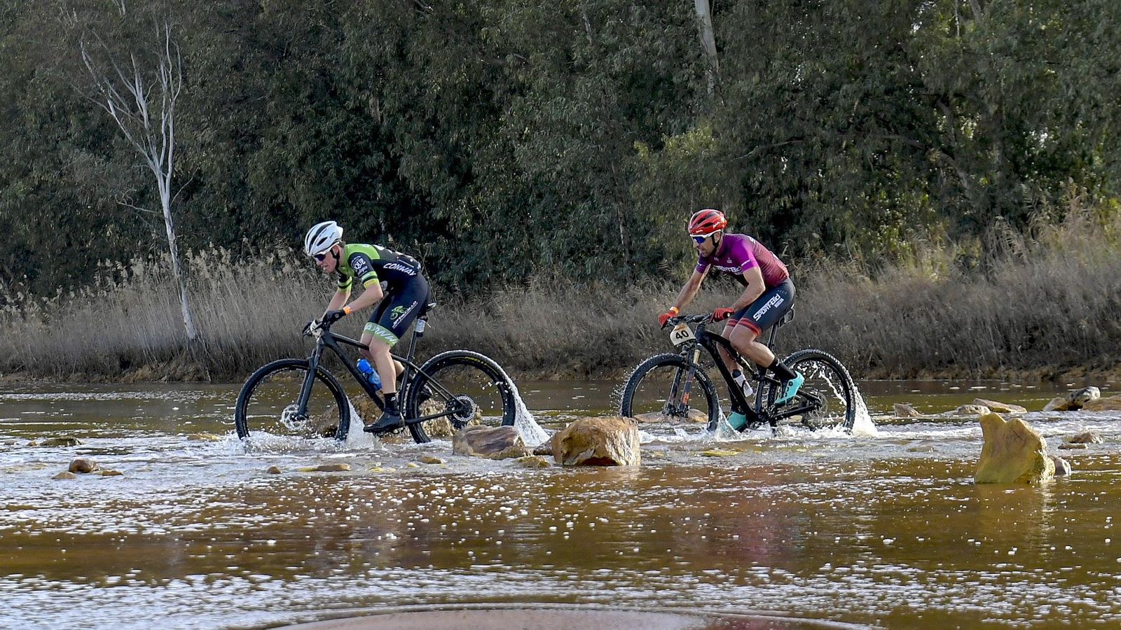 Emilio Martín tras Francisco Trujillo LLDT22
