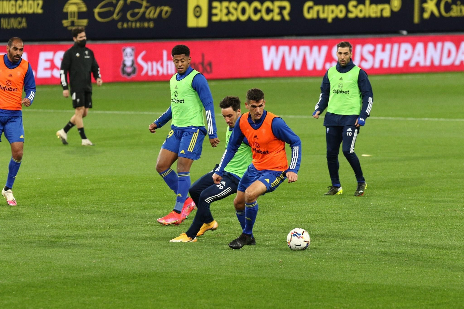 Los amarillos inician este miércoles la preparación del partido en Barcelona.