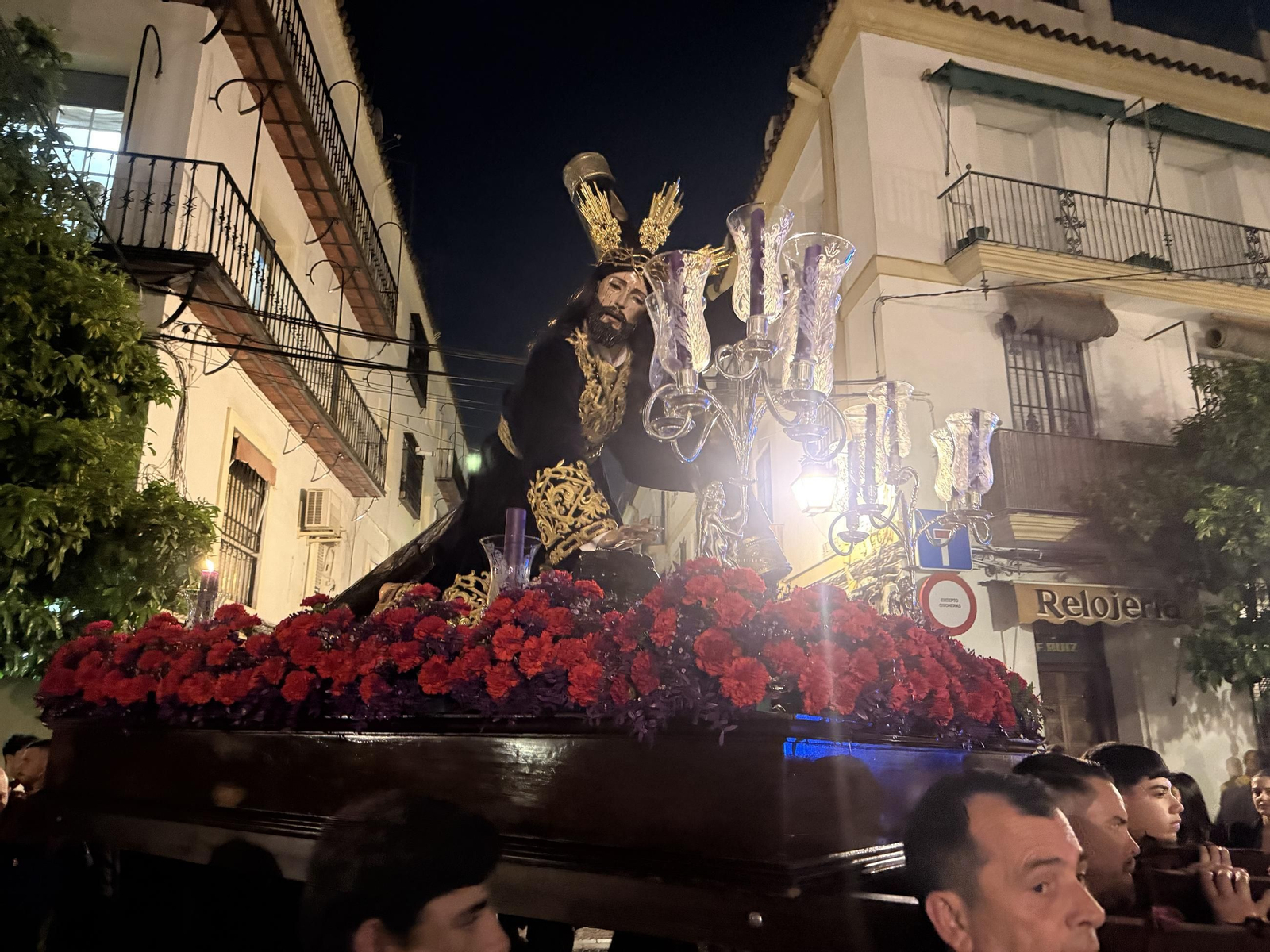 Las mejores fotos de un Viernes de Dolores de vía crucis como prólogo de la Semana Santa de Córdoba