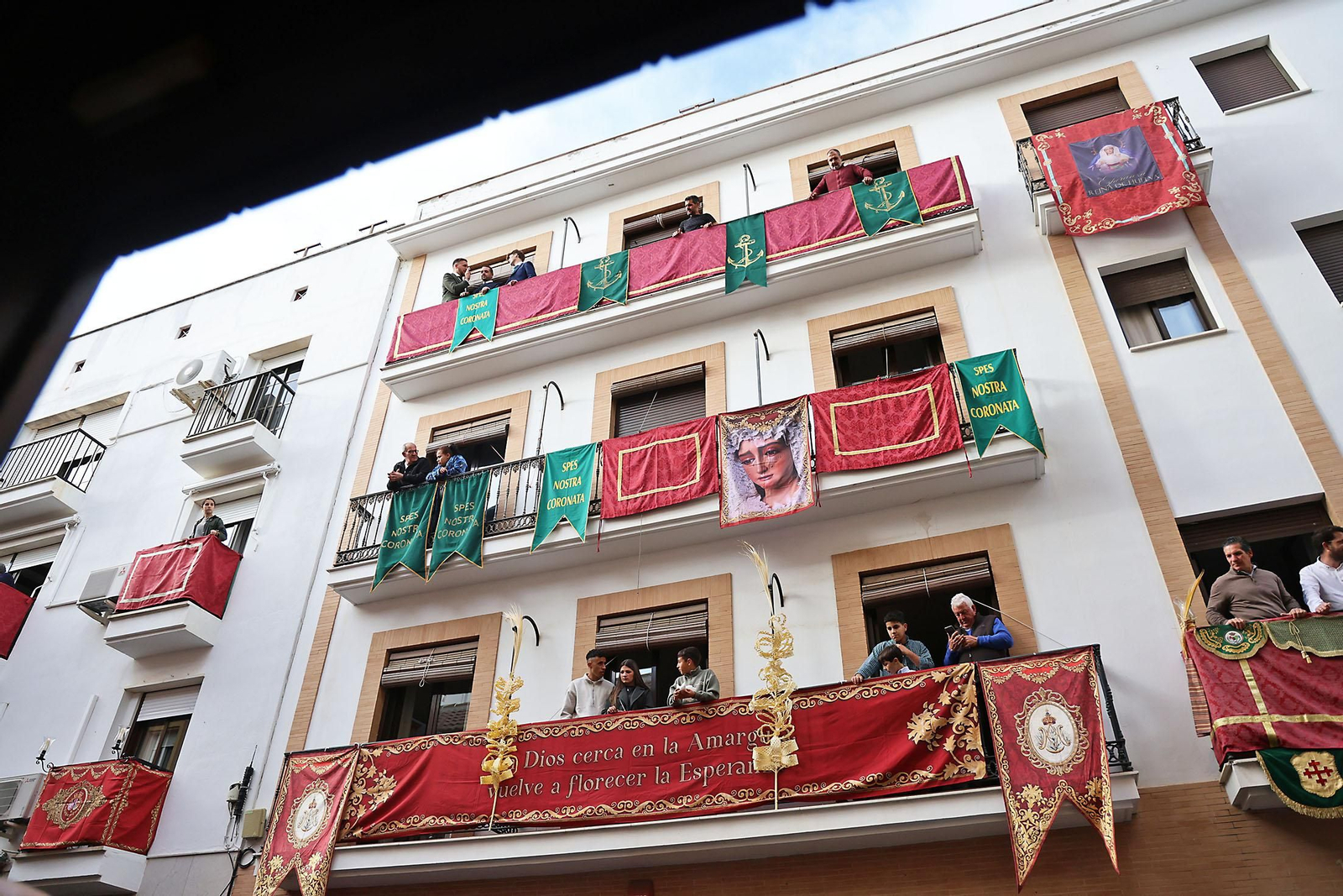 Miércoles Santo: La Hermandad de La Esperanza por las calles de Huelva