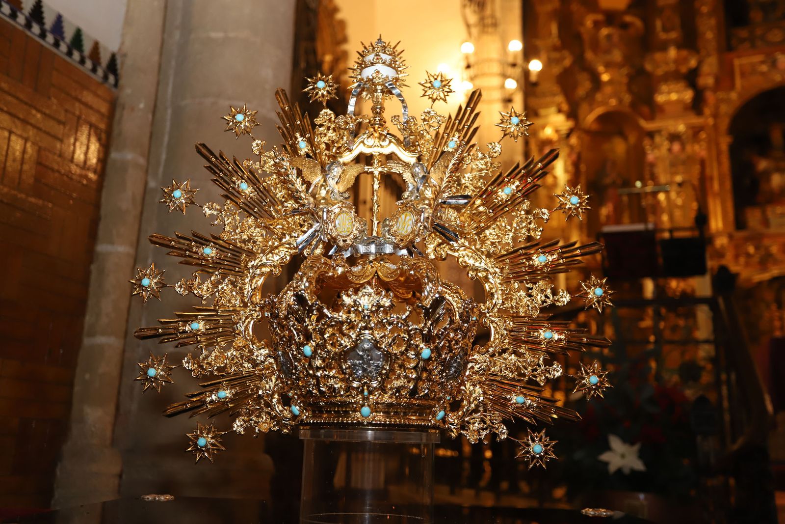 Bendecida la nueva corona de Nuestra Señora de los Ángeles