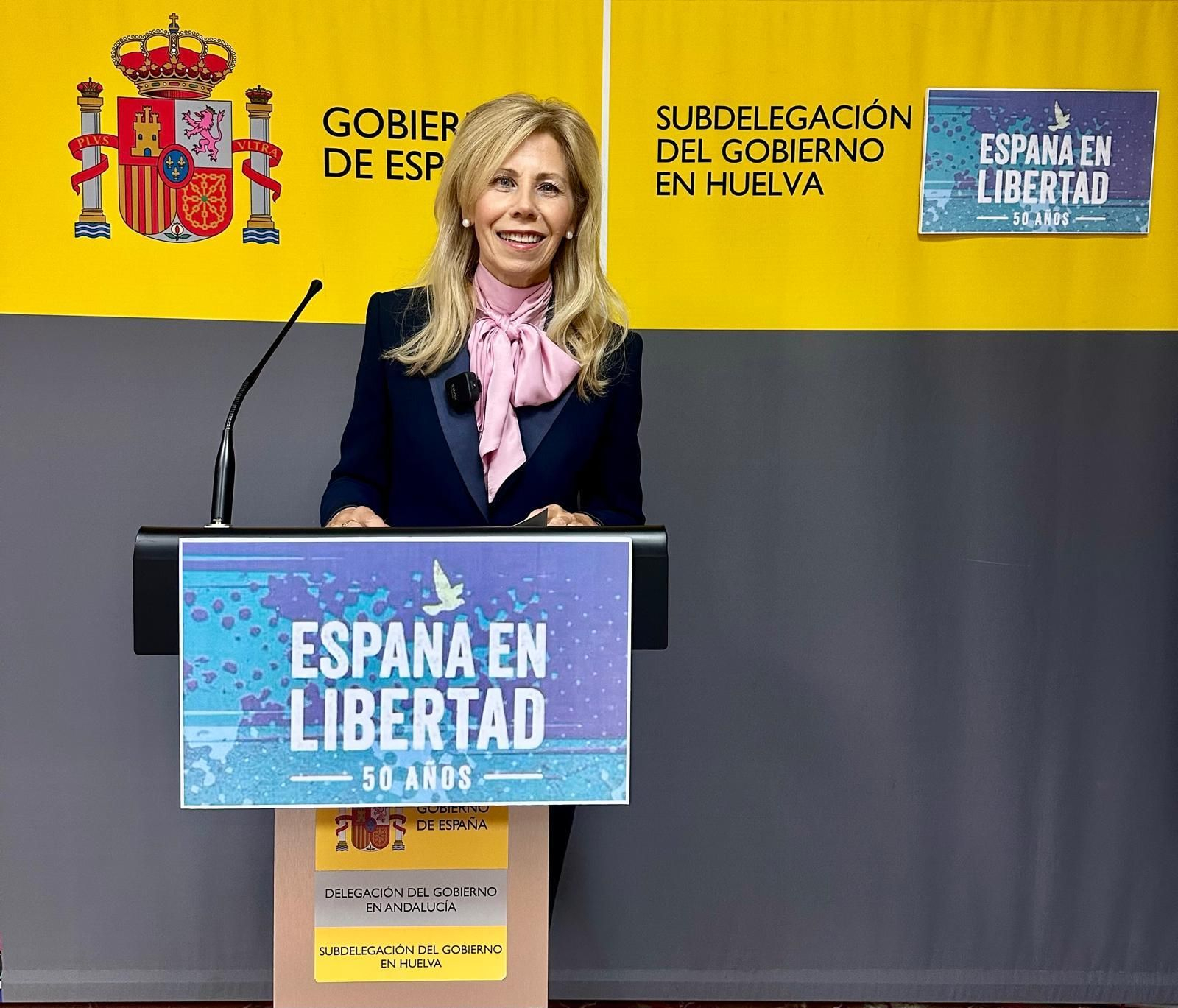 La subdelegada del Gobierno en Huelva, María José Rico en la presentación de la programación de actividades de los 50 años de España en Libertad.