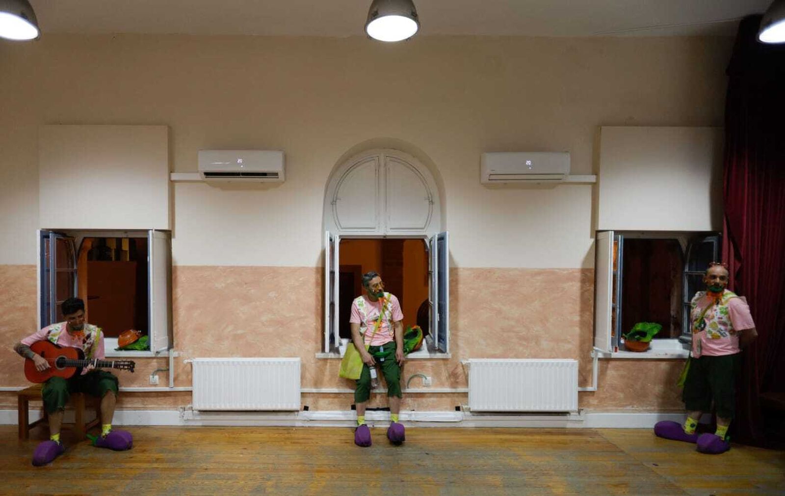 El ambiente en los camerinos del teatro.