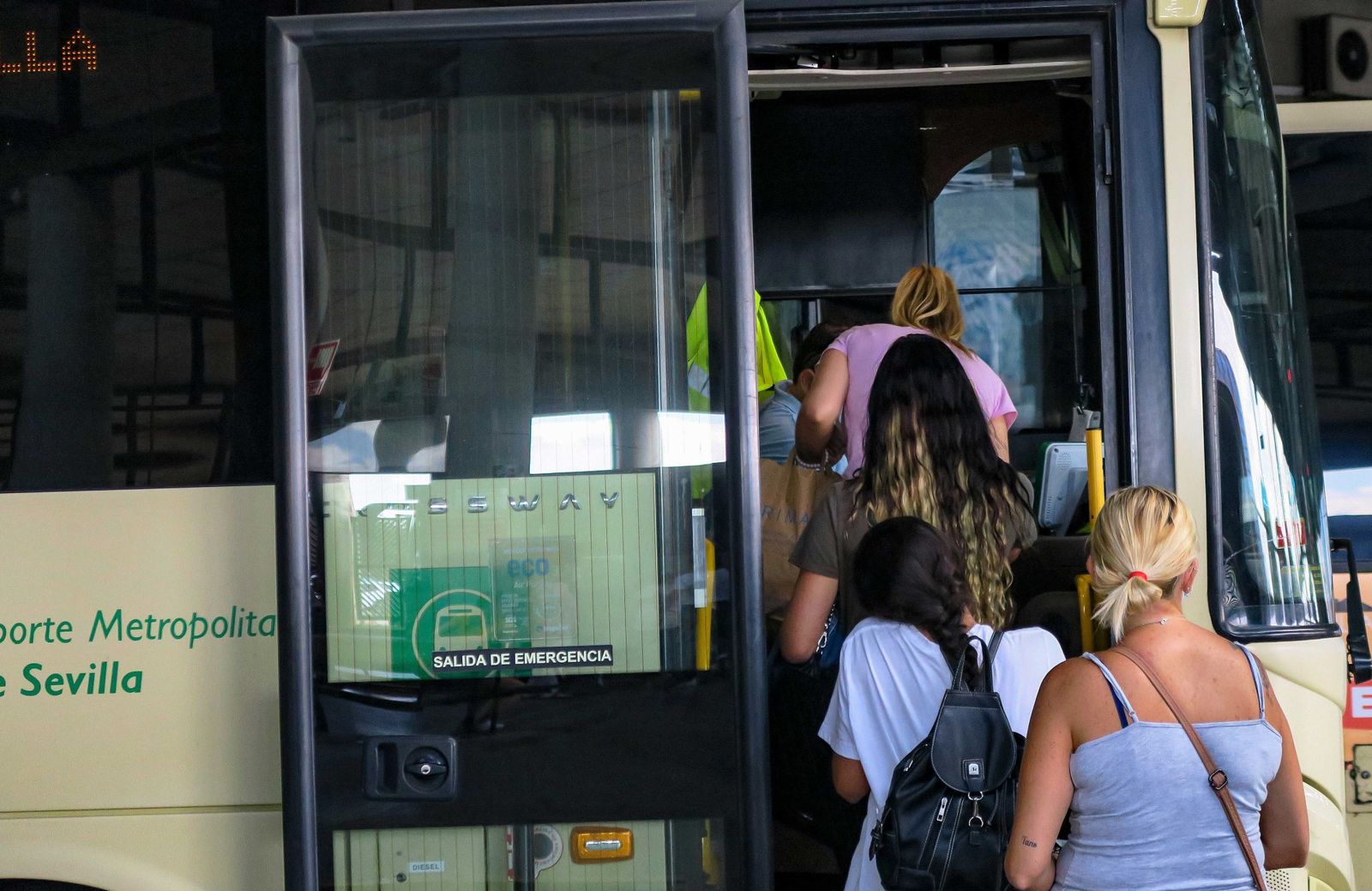 La Junta prorroga hasta el final de año la bonificación del 60% en el transporte público