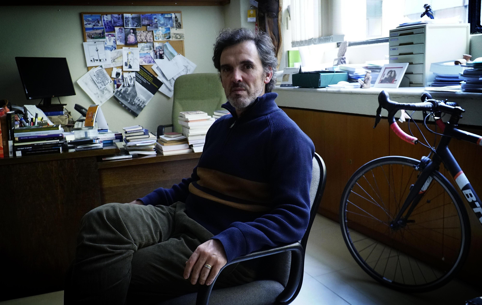 David Florido, en su despacho, durante la entrevista.