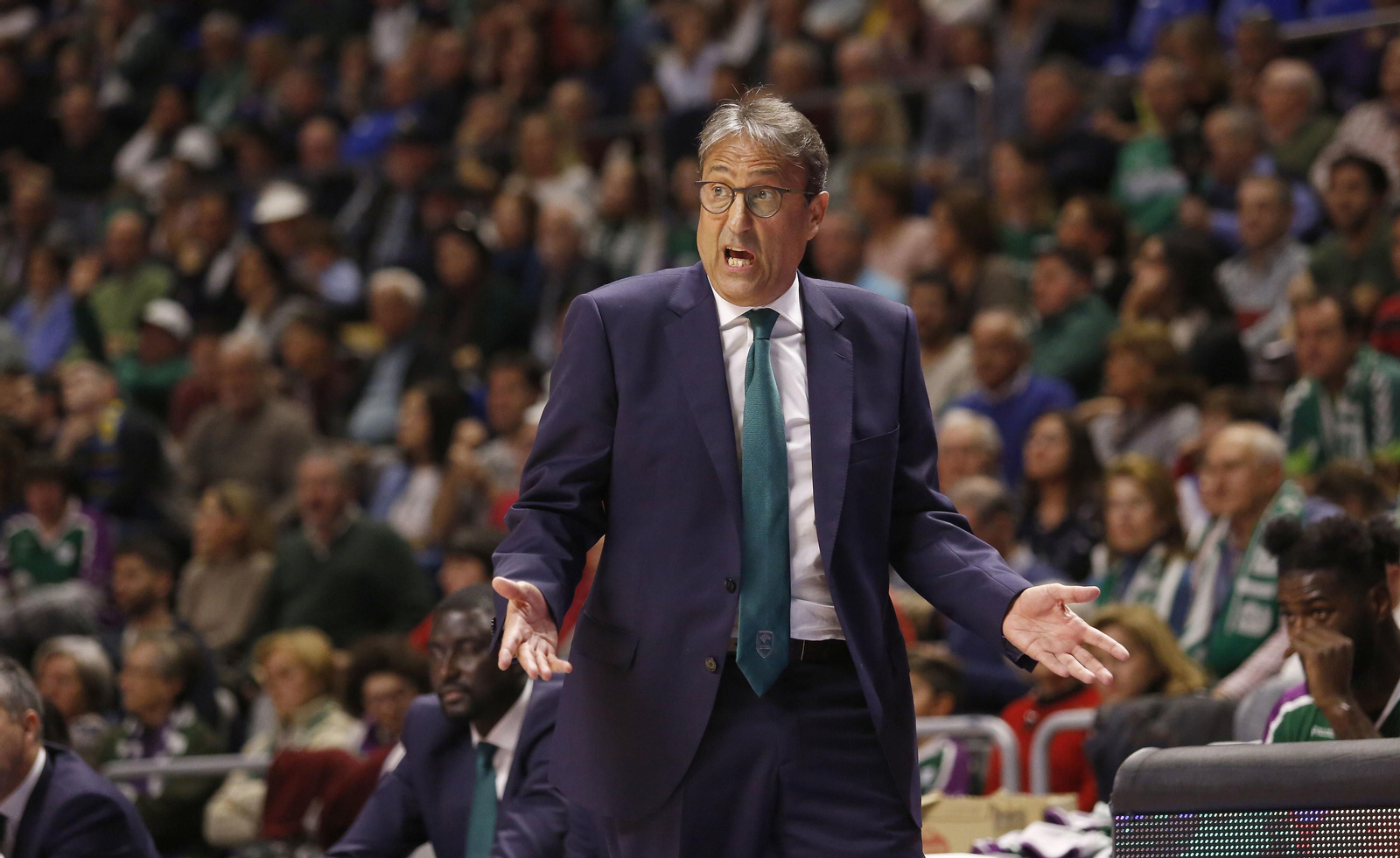 Luis Casimiro gesticula durante el partido.