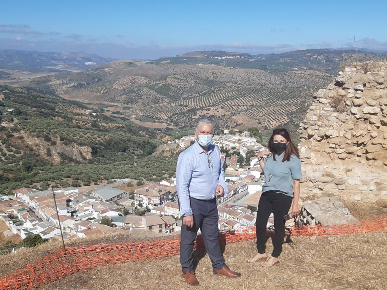El diputado de Obras Públicas y Vivienda, José María Villegas, durante la visita a Zagra.