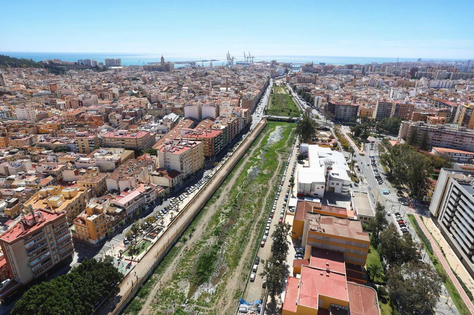 La impresionante vista de Málaga que se tiene desde lo alto de las torres de Martiricos, en fotos
