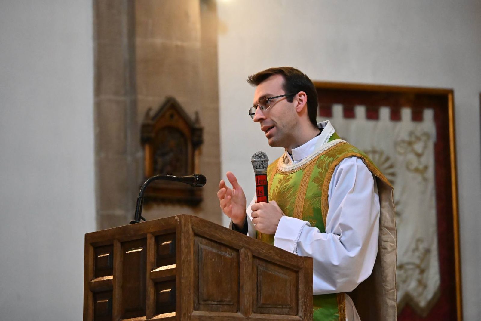 Las imágenes del homenaje de Villa del Río a su párroco emérito, Manuel Tirado Fernández