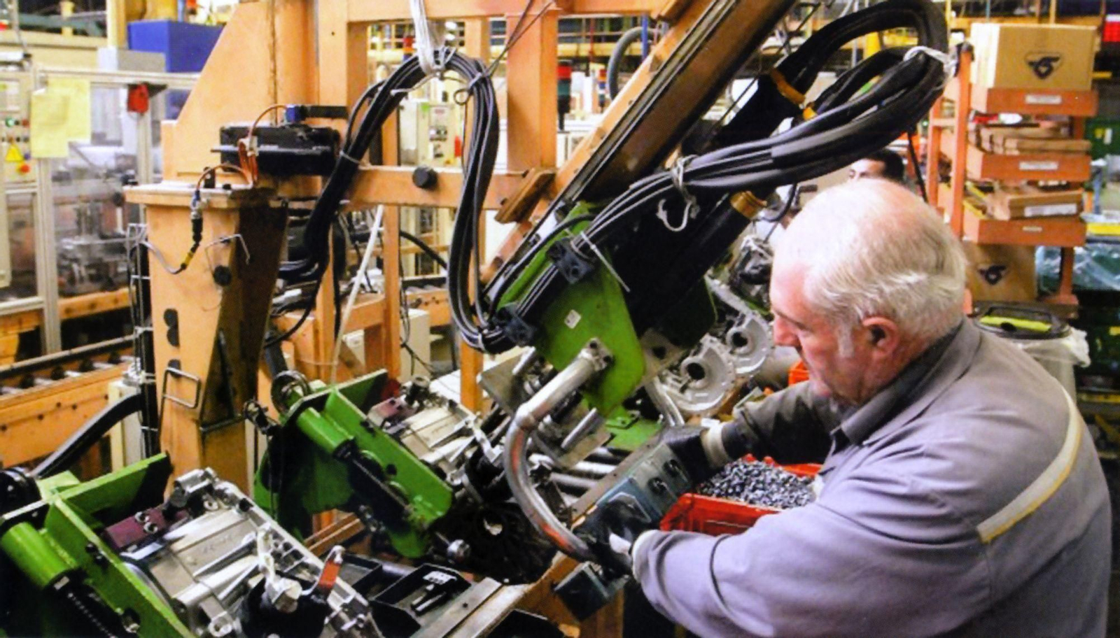 Factoría Renault de San Jerónimo Industria andaluza clave, capaz de producir un millón de cajas de velocidad/año, principal planta de producción de Renault: 1.200 trabajadores. Exporta 80% de producción.