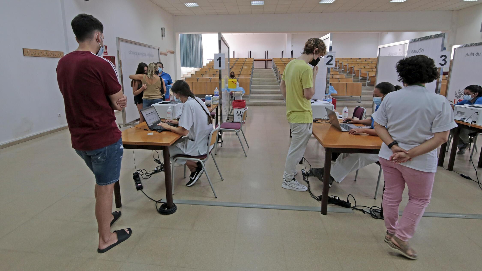 Un momento de la vacunación sin cita previa, esta semana, en el campus universitario.