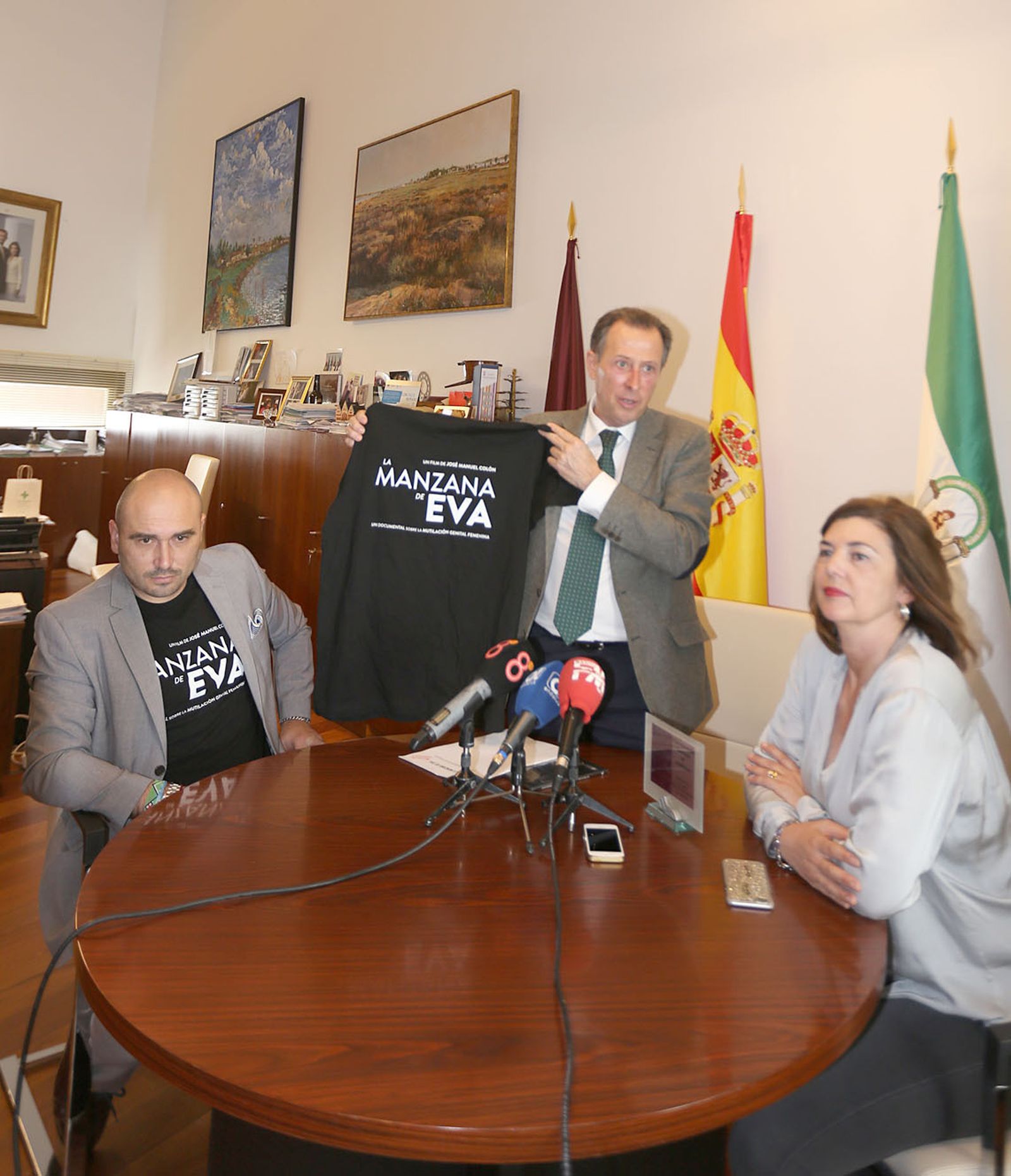 Un momento de la recepción ofrecida ayer a José Manuel Colón en Alcaldía.