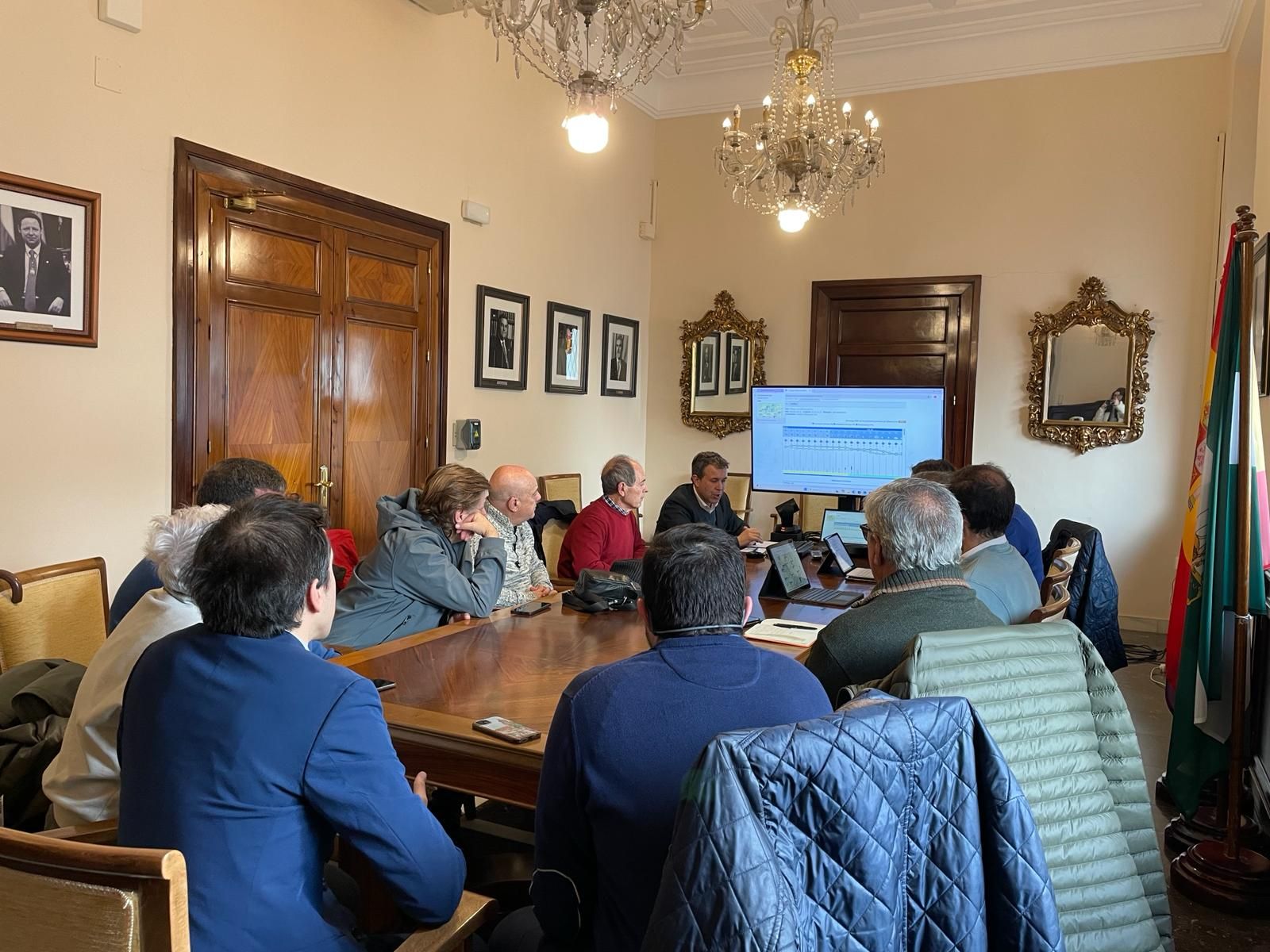 Reunión entre el Equipo de Gobierno con representantes vecinales de Los Puentes de Jaén.