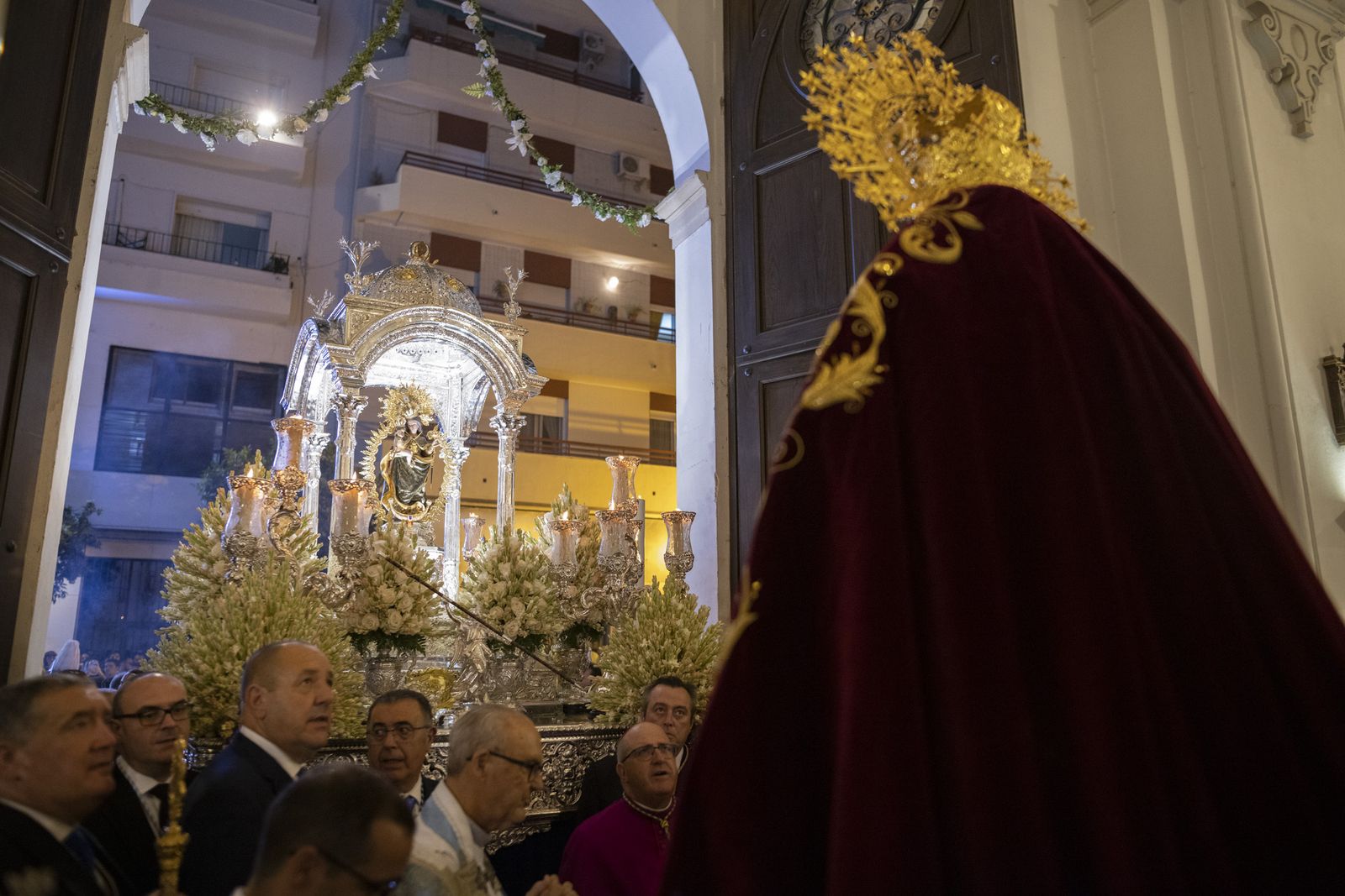 Imágenes de la procesión de la Virgen de la Cinta por el centro de la ciudad